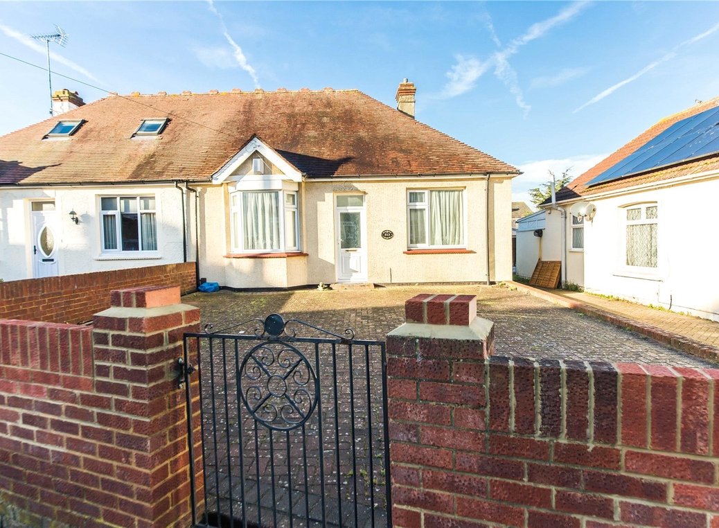 Bungalow for Sale in Rainham Robinson Jackson