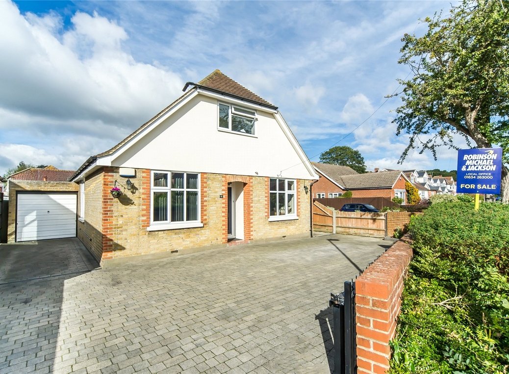 Bungalow for Sale in Rainham Robinson Jackson