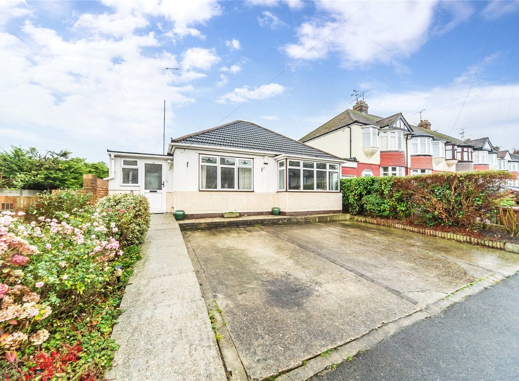 Bungalow for Sale in Rainham Robinson Jackson